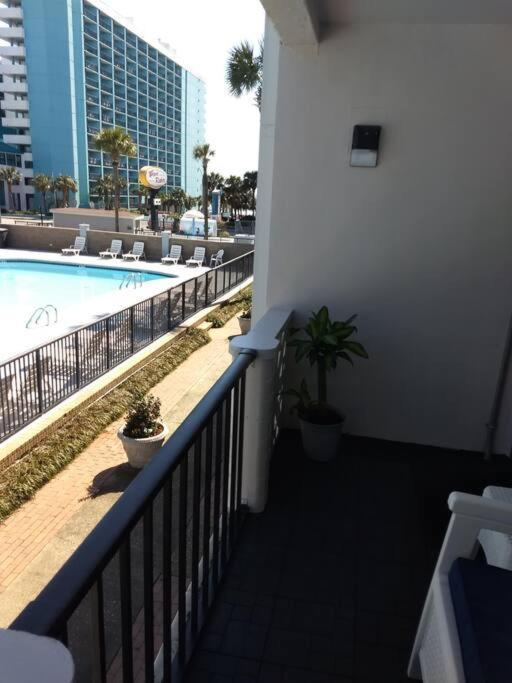 Pool Front & Across From Beach 미를 비치 외부 사진